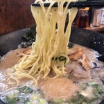 Don Kisaroku - 麺リフトのアップ(細ストレート麺)