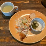 K's Dining - セットのサラダとスープ