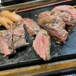 感動の肉と米 - レアですので、鉄板で焼きながら戴きます