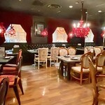 Curry restaurant BRUNO - 店内はシックで大人な雰囲気
                      このお写真の感じよりもだいぶ照明を落とされています