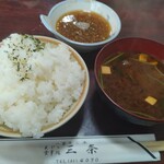 三条 - ご飯、赤だしと天つゆ