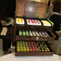銀座 レカン - キラキラの宝石箱の中の小菓子たち