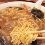 横濱飯店 - 底からリフト