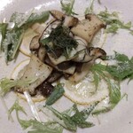 Grilled shiitake mushrooms and king king mushrooms with butter