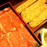 Kagonoya - 豚肉と鶏つくね（しゃぶしゃぶ）