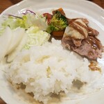 キッチン ブルー グローブ - 再びご飯、サラダ、お新香を乗せてワンプレート！