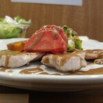 キッチン ブルー グローブ - 野菜にもタップリ胡麻とバルサミコソースがタップリ！