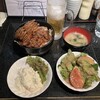 Kinchan - バラ、肩ロースMIX丼(味噌)(バラ、肩ロース、キャベツ大盛り）、ポテトサラダ、葉っぱのサラダ(和風)、サッポロクラシック生