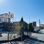 カフェ ピノ - 国道３７２号線から見えるオシャレなお店