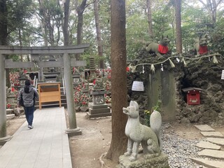 Monzen Soba Yamahiko - 狐像を祀る所が　霊狐塚ちょっと恐いですよね〜