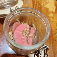 鉄板焼きWAGYU LIVERARY - 燻製仕立てのローストビーフ