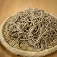 蕎麦おさめ - ■玄挽きそば（鳥取県伯耆町）
                    やっぱり独特の香りと美味しさがあります。
                    どことなく爽やかなんだよなぁ。美味。
