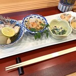 木晴 - 鯛と大根、あん肝・小芋・薄揚げ、春菊としめじのチーズ風味和え、生たらこ煮、牡蠣酢味噌和え