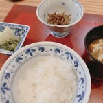 木晴 - 白ごはん、香の物、ちりめん山椒、赤だし