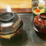 鰻屋かざん | UnagiyaKazan - うな丼　外観　ちゃんと蓋付き