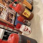 Kushikatsu Tanaka - 卓上調味料　甘めのソース　酸味のあるさっぱりソース　激辛ソースの3種類