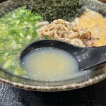 Honkakuha Hakata Udon Hasida Taikiti - あご出汁の風味に香ばしいとり皮の風味がイイですね！