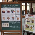 THE KITCHEN K’s Garden - 入口の目立つところにメニューが表示されていて、その横のレジで先払い。