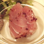 ワインレストラン ドミナス - ガーリックをまぶしたまぐろ