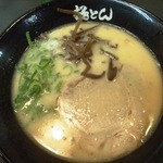 極とんラーメン - 極とんラーメン600円　油に頼らない濃厚さ