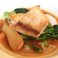 ブラッスリー ドンピエール - 鮮魚のポワレ 1050円 のブイヤベースソース
