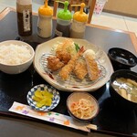 駅前食堂 とみ田 - 