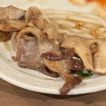 やきとん えん家 - ホルモン取り分け