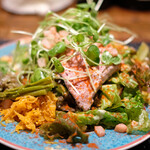 プールトワ - ランチコース 2000円 の田舎風パテとサラダ