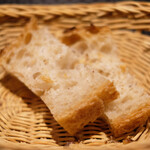 プールトワ - ランチコース 2000円 のパン