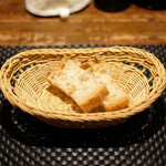 プールトワ - ランチコース 2000円 のパン