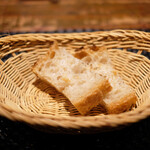 プールトワ - ランチコース 2000円 のパン