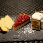 プールトワ - ランチコース 2000円 のデザート盛り合わせ