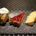 プールトワ - ランチコース 2000円 のデザート盛り合わせ