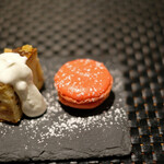 プールトワ - ランチコース 2000円 のデザート盛り合わせ