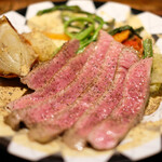 プールトワ - ランチコース 2000円 のトモサンカクのステーキ