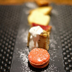 プールトワ - ランチコース 2000円 のデザート盛り合わせ