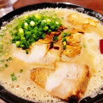 Ramen Katou - 豚骨ラーメン（720円） チャーシュー増し 3枚（+270円）