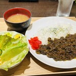 小皿kitchen cocoro - 美味しい味噌汁とサラダとキーマカレー