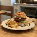 CRUZ BURGERS & CRAFT BEERS - 