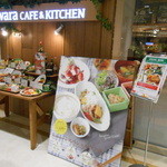 kawara CAFE&KITCHEN - 外観写真:店頭の看板と食品サンプル(入口付近)