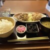 野方食堂 - ジャジャーン✧＼\ ٩( 'ω' )و /／✧
A定食(税込1,050円)がやって来ました～♪
ご飯は大盛でございます。
写真だと分かりづらいですけど、
意外とボリューミー！