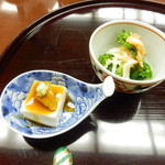 口悦 - ごま豆腐雲丹のせ、青菜お浸し