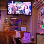 The 59's Sports Bar & Diner - 店内どこからでも見渡せる 大型モニター