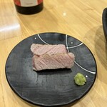 まぐろ小屋 別邸 - 大とろの炙り