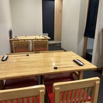 まぐろ小屋 別邸 - テーブル席