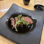 まぐろ小屋 別邸 - ほほ肉のステーキ