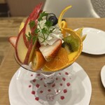 京橋千疋屋 アトレ上野店 - フルーツがどっさり