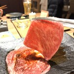 Seiniku Oroshi Tonya Choku Ei Yakiniku Ten Gyuujirou - カットしてあるので焼きやすい