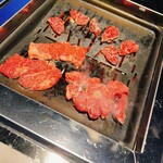 Jukusei Yakiniku Niku Baru Douraku Kori-Da - 