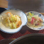 Ryu Cafe - 白菜と人参等の漬け物・セロリ、ピーマン、ネギ、クラゲ等の漬け物